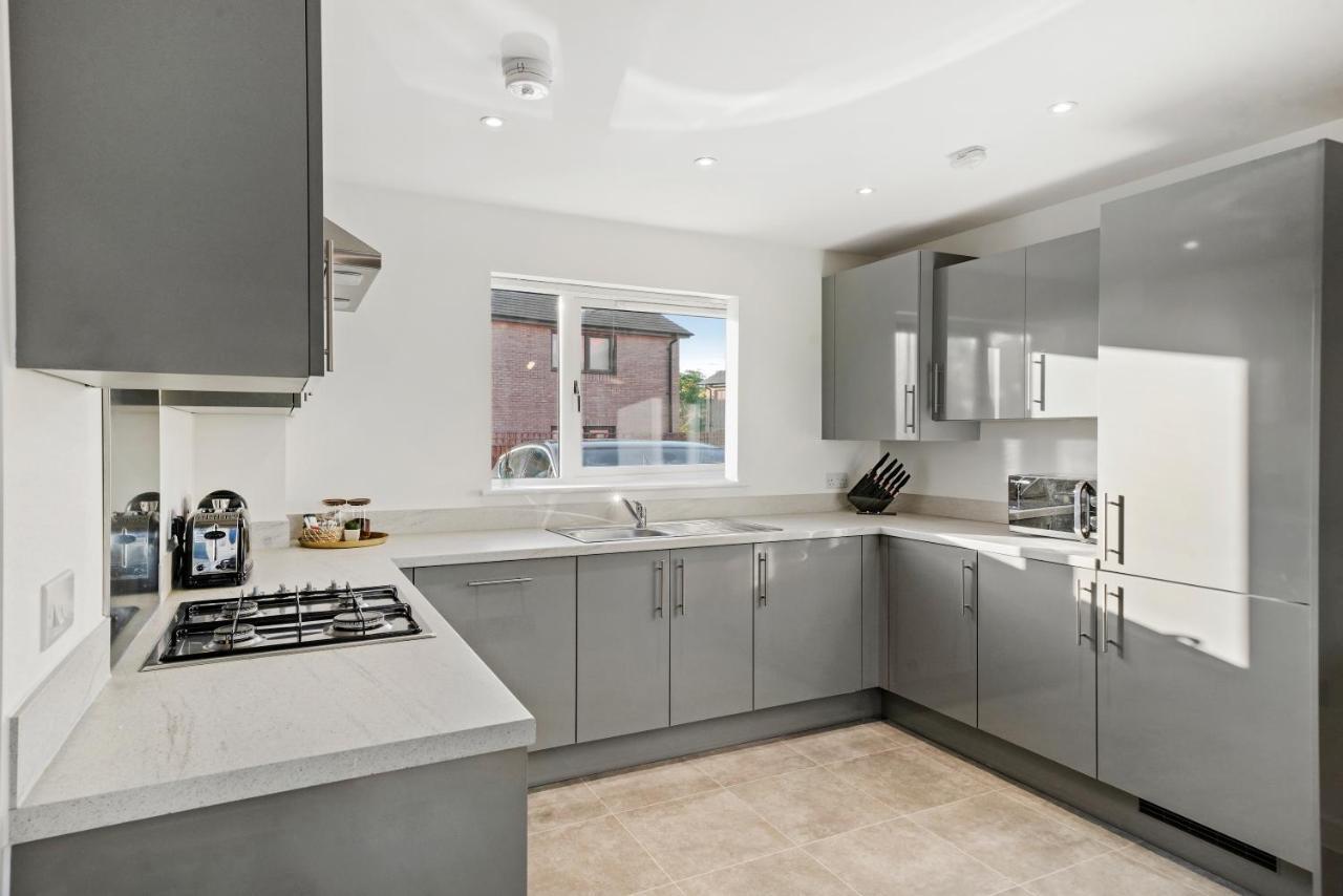 Luxury Apartment At Holt House Мілтон-Кінз Екстер'єр фото