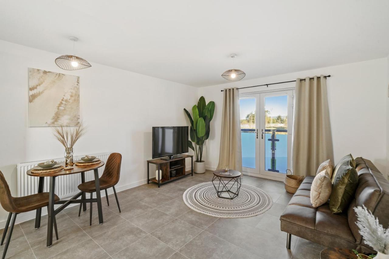 Luxury Apartment At Holt House Мілтон-Кінз Екстер'єр фото
